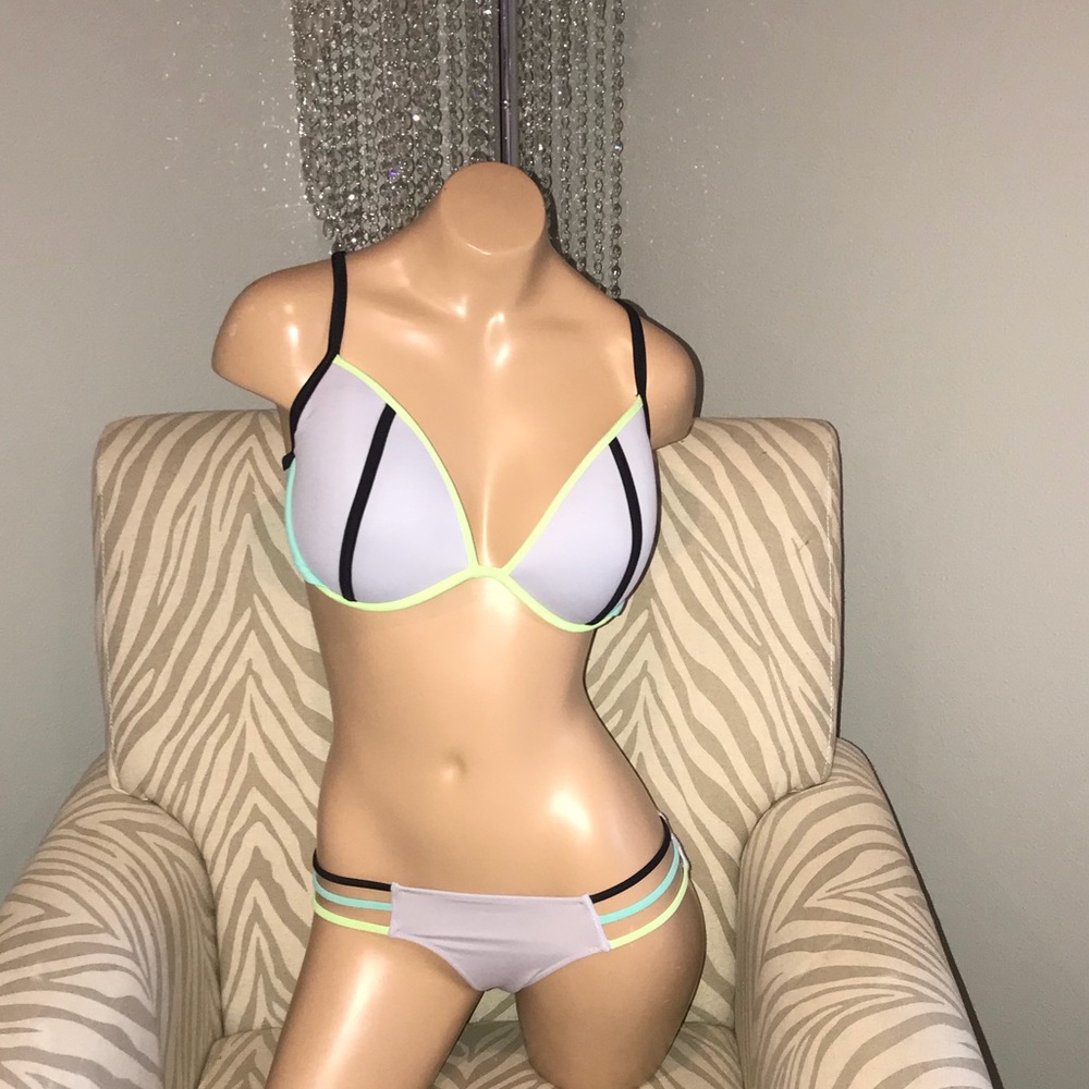 Victoria’s Secret Bikini 36D/Xs